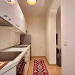 Zarlett House, Pazari Ri ,villa With Garden,parking Hébergement de vacances