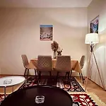 Zarlett House, Pazari Ri ,villa With Garden,parking Tirana