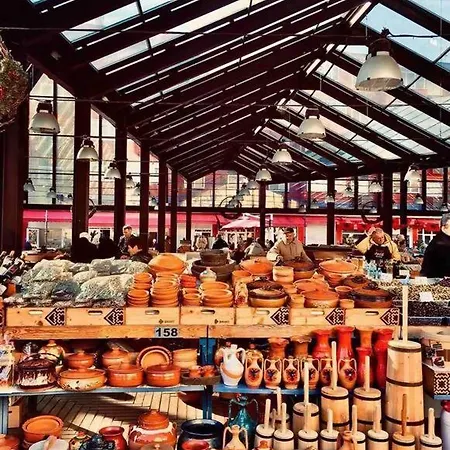 Feriehus Zarlett House, Pazari Ri ,villa With Garden,parking Tirana