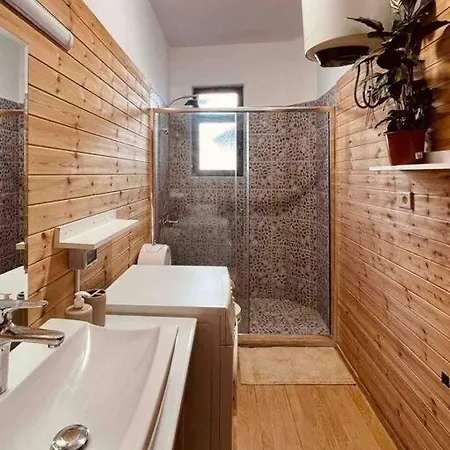 Zarlett House, Pazari Ri ,villa With Garden,parking Tatil Evi Tiran