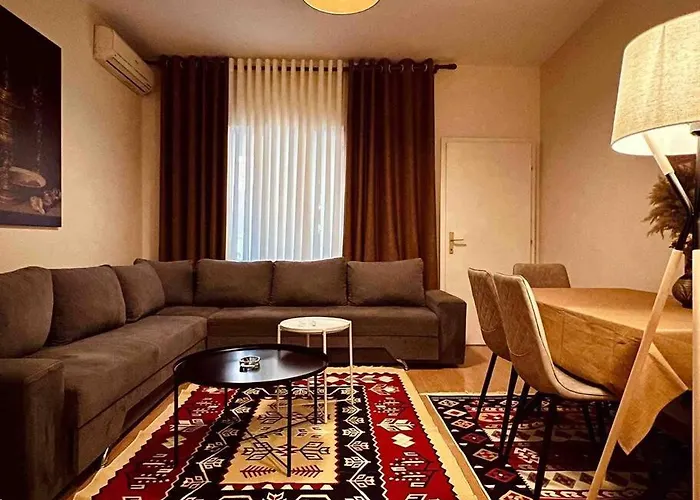 Zarlett House, Pazari Ri ,villa With Garden,parking Tirana