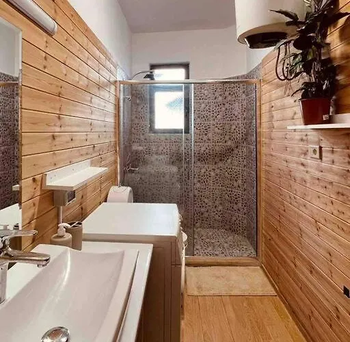 Zarlett House, Pazari Ri ,villa With Garden,parking Vakantiehuis Tirana